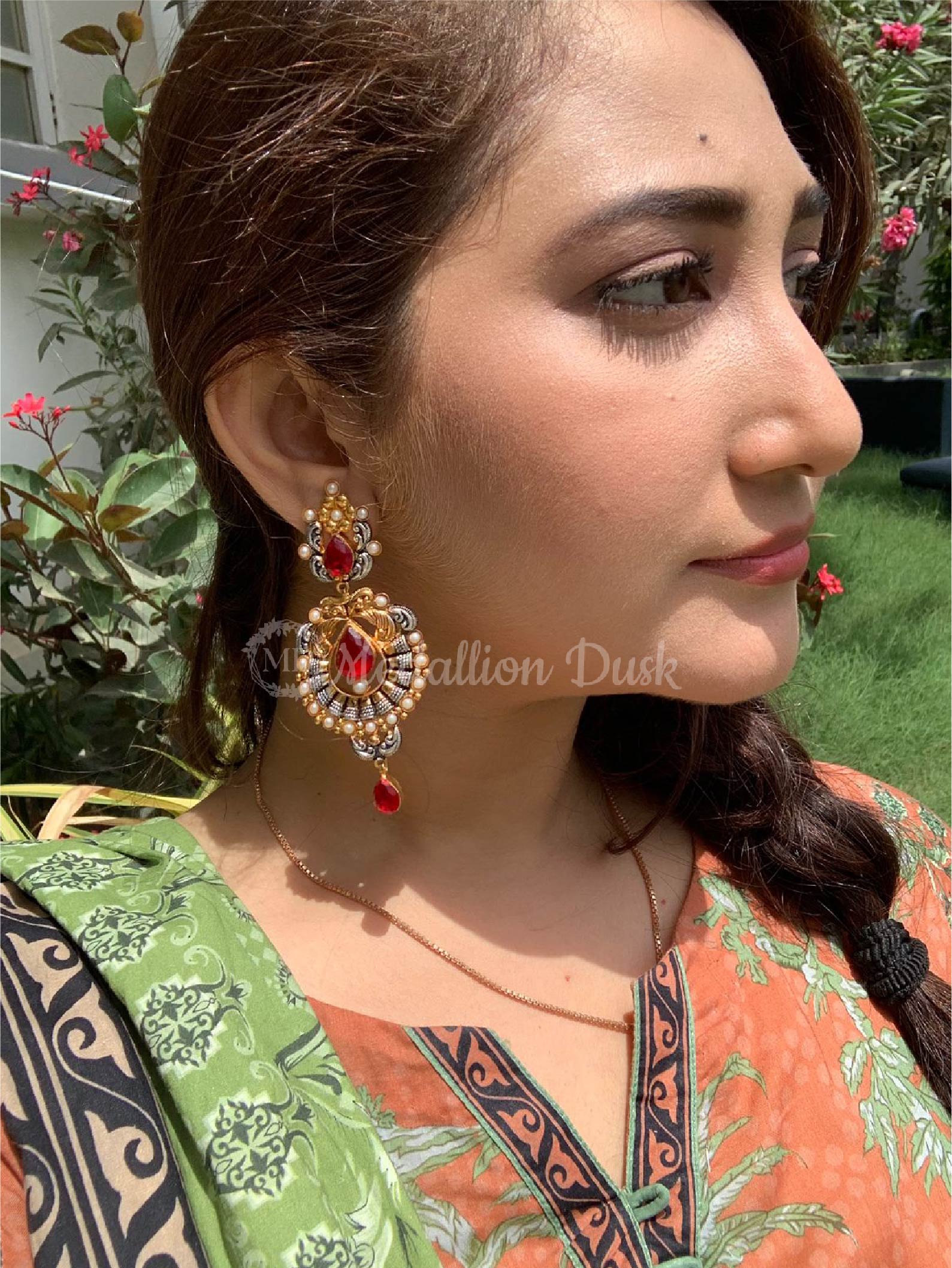 Shooting Pearls Choker Set